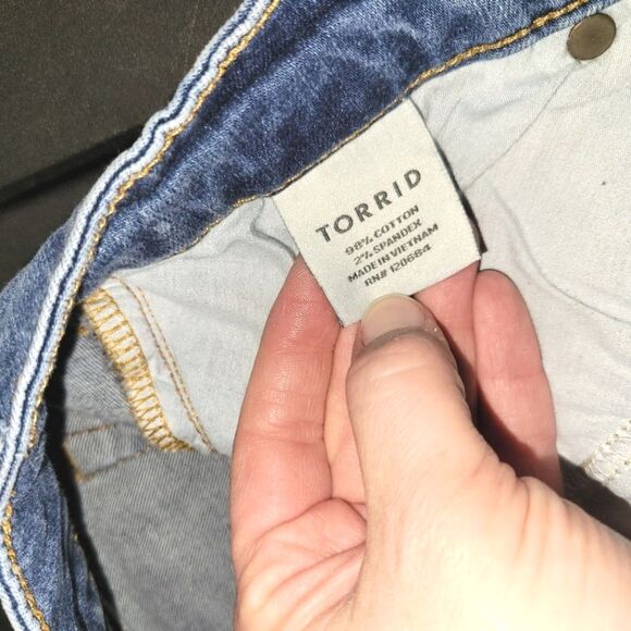 Torrid Stretch Boyfriend Jeans 18 - Picture 5 of 10